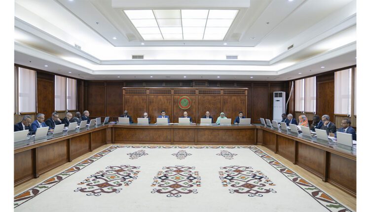 الحكومة تصادق على برنامج لدعم الاسر الهشة