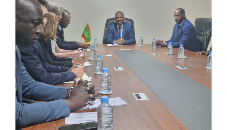الوزير المنتدب لدى وزير الداخلية يجتمع ببعثة من الوكالة الفرنسية للتنمية