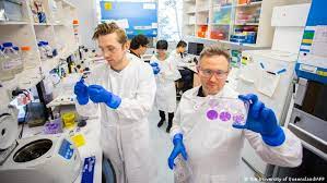 خبراء بريطانيون لا ضرورة لأخذ الجرعة الرابعة ضد كورونا 