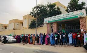 فض وقفة احتجاجية لطلاب كلية العلوم القانونية والاقتصادية 