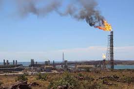 "ووسايد" تتراجع عن بيع حصتها من حقل للنفط بالسنغال 