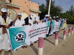 الدكاترة المعطلون يتظاهرون أمام القصر الرئاسي