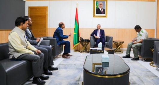 وزير الدفاع يجري مباحثات مع السفير الهندي بنواكشوط