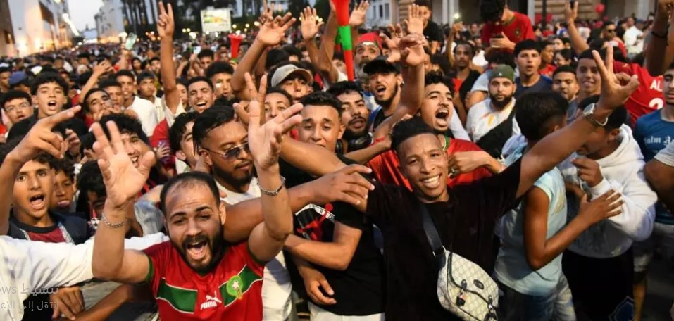 جماهير المغرب تجتفل بتأهل المنتخب المغربي لربع نهائي كأس العالم !!