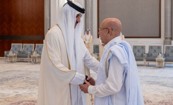 الرئيس الموريتاني يقدم التعازي لأمير قطر