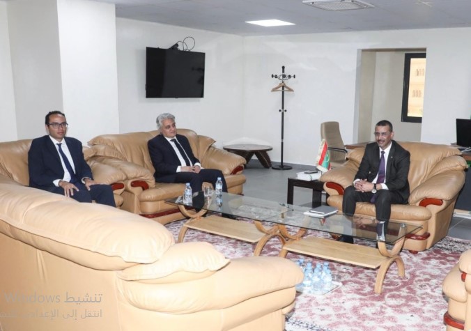 وزير الثقافة يحري مباحثات مع السفير المصري بنواكشوط
