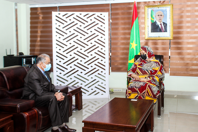 وزيرة التجارة تبحث علاقات التعاون مع السفير الجزائري