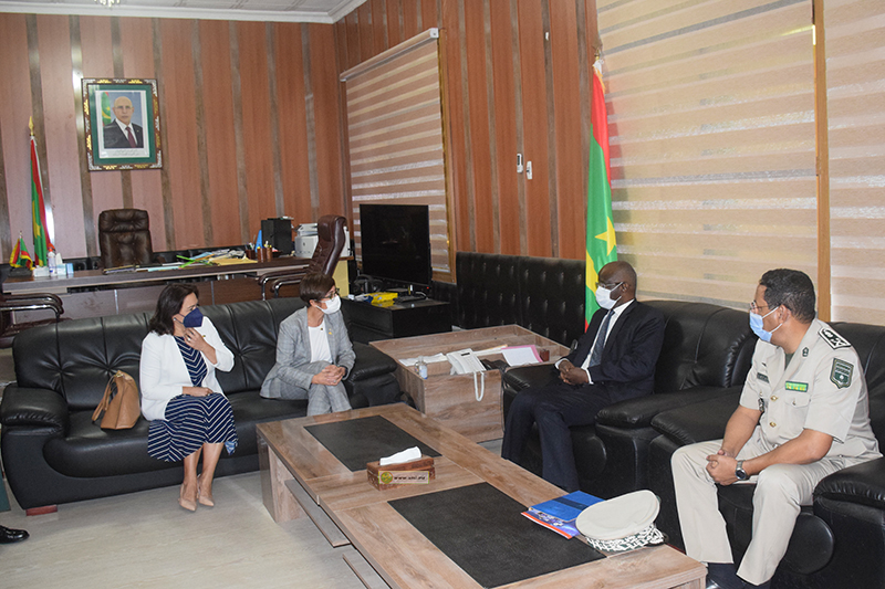 وزير الداخلية يبحث مجالات التعاون مع المديرة العامة للحرس المدني الإسباني