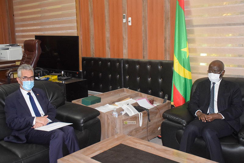 مباحثات بين وزير الداخلية والسفير الفرنسي