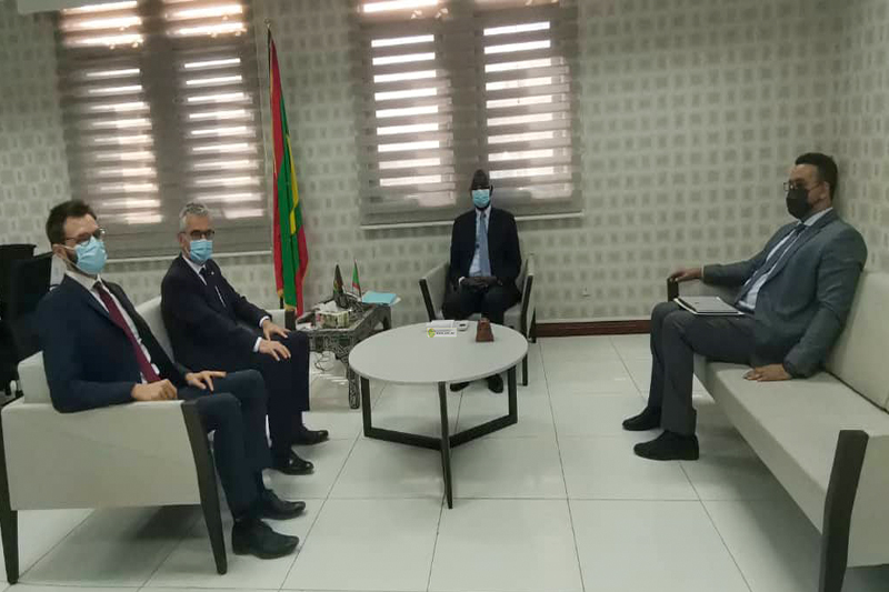 وزير الشؤون الاقتصادية يبحث التعاون الاقتصادي مع السفير الفرنسي 