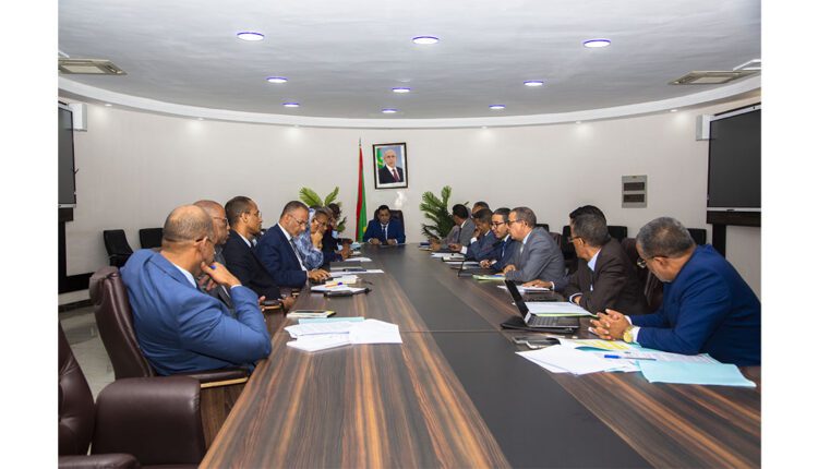 الوزير الأول يترأس اجتماع اللجنة الوزارية المكلفة بتأهيل وتصنيف المؤسسات