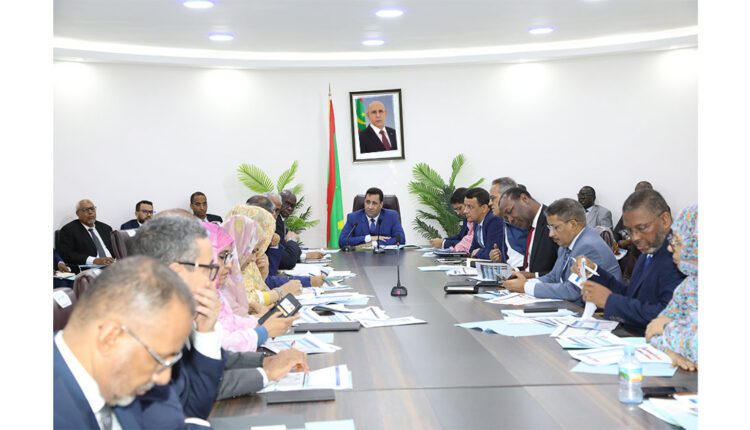 الوزير الأول يترأس اجتماع اللجنة الوزارية المكلفة بمتابعة تنفيذ المشاريع الكبرى