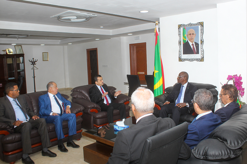 وزير الزراعة يبحث تعزيز التعاون المشترك مع وزير الطاقة والمناجم الجزائري