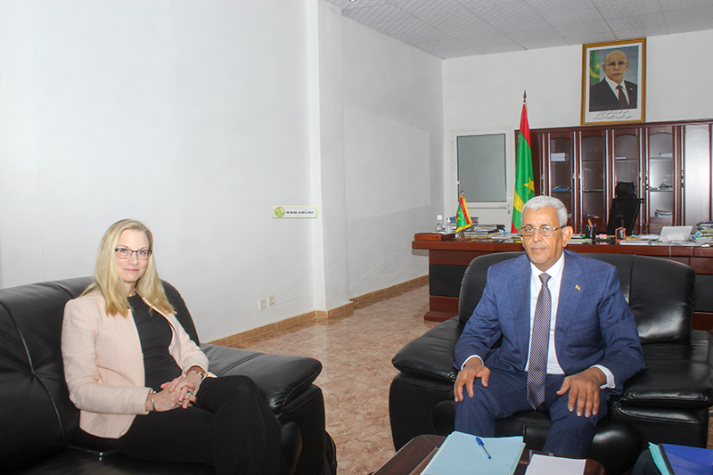 وزير المياه يبحث أوجه التعاون مع السفيرة الأمريكية بنواكشوط