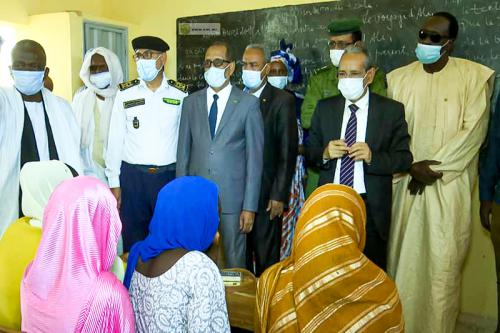 كوركول: السلطات تقدم معونات لأسرة محتاجة رزقت ثلاثة توائم