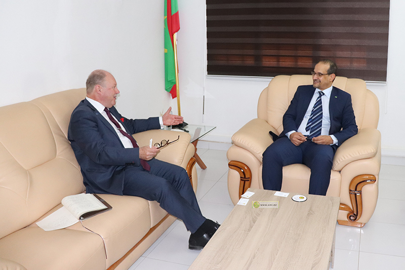 مفوض حقوق الإنسان يبحث علاقات التعاون مع السفير الفنلندي