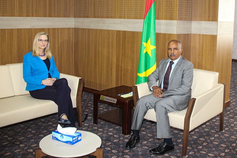 رئيس البرلمان يجري مباحثات مع سفيرة الولايات المتحدة الأمريكية