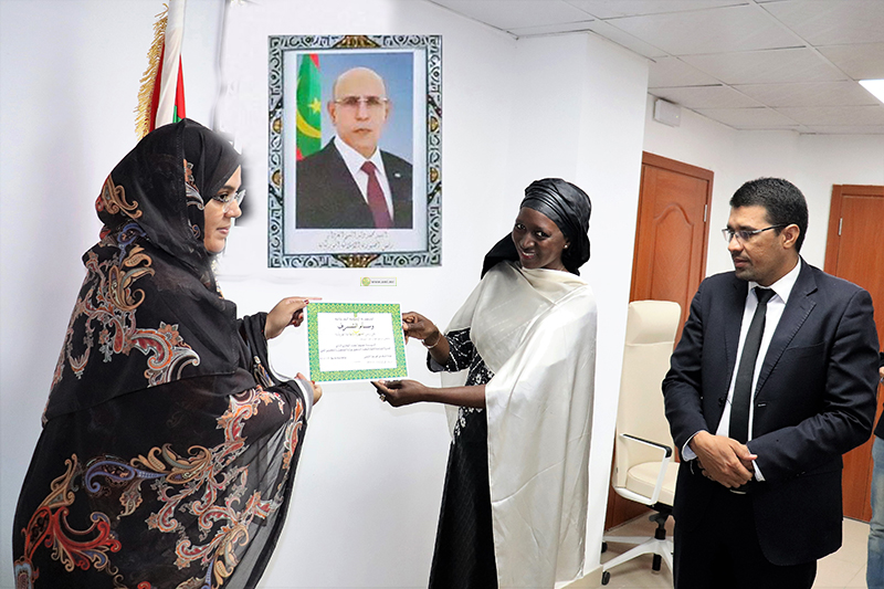 وزيرة التشغيل والتكوين المهني توشح عددا من أطر القطاع