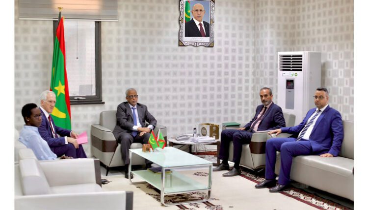 مباحثات بين وزير الشؤون الاقتصادية والسفير لبريطاني