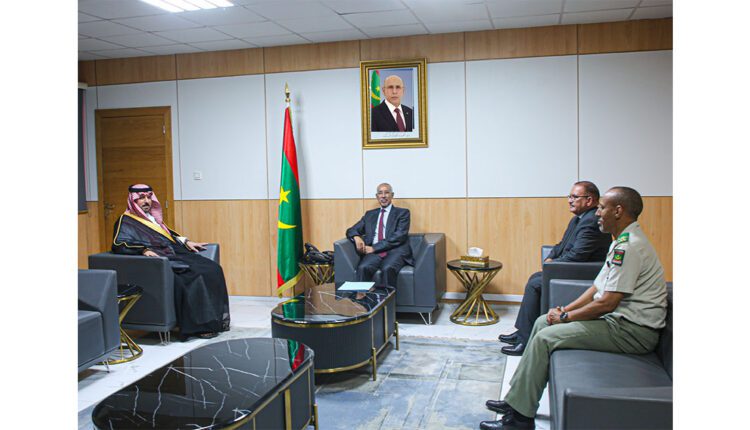 وزير الدفاع يستقبل السفير السعودي المعتمد لدى موريتانيا