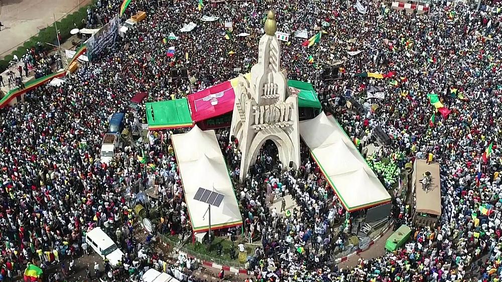 مظاهرات في مالي بدعوة من الجيش ضد عقوبات إيكواس والضغط الدولي (يورو نيوز)