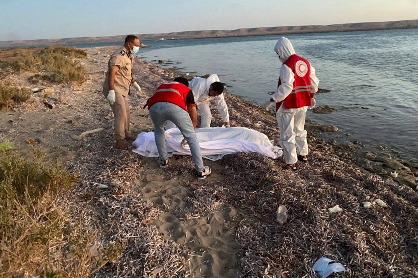 العثور على 15 جثة لمهاجرين سريين قبالة السواحل الليبية