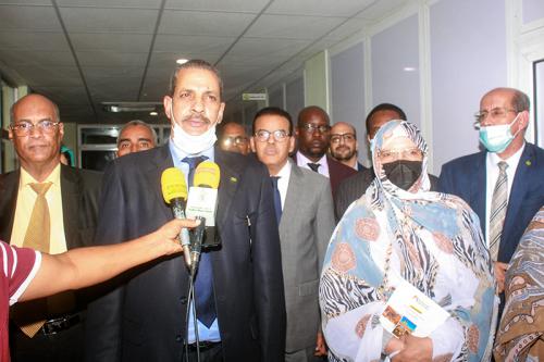 وزير التجارة والصناعة والسياحة ، السيد لمرابط ولد بناهى ا