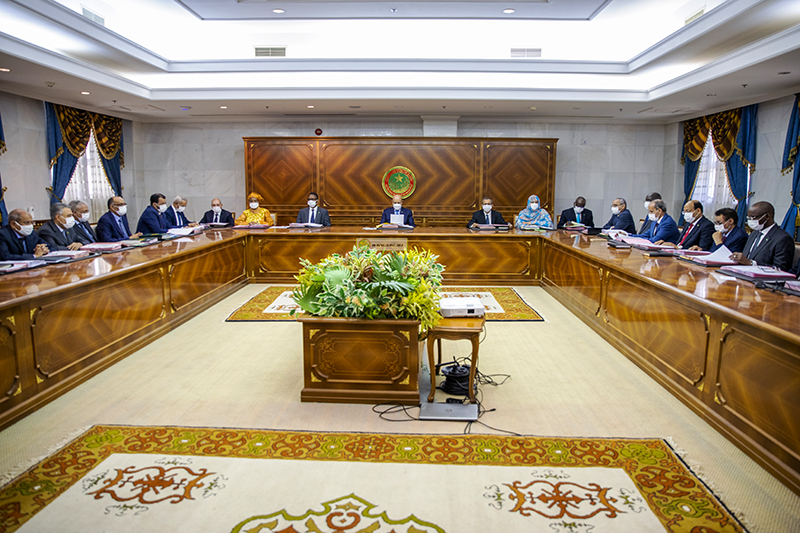 الوزاري يصادق على عدة مشاريع قانونية ويجري تحويلات بين الأمناء العاميين (نص البيان)