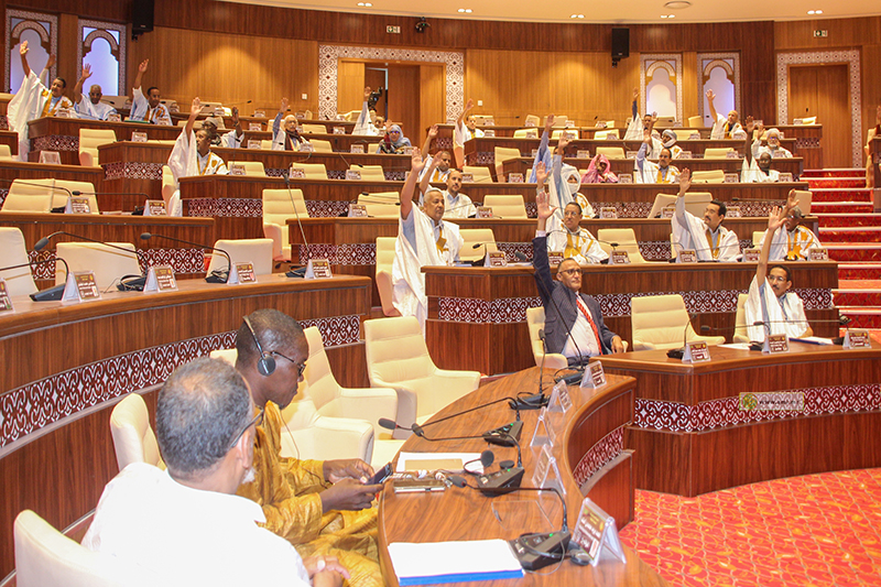 البرلمان يصادق على برنامجين تعاقديين لصيانة شبكة الطرق الحضرية والوطنية