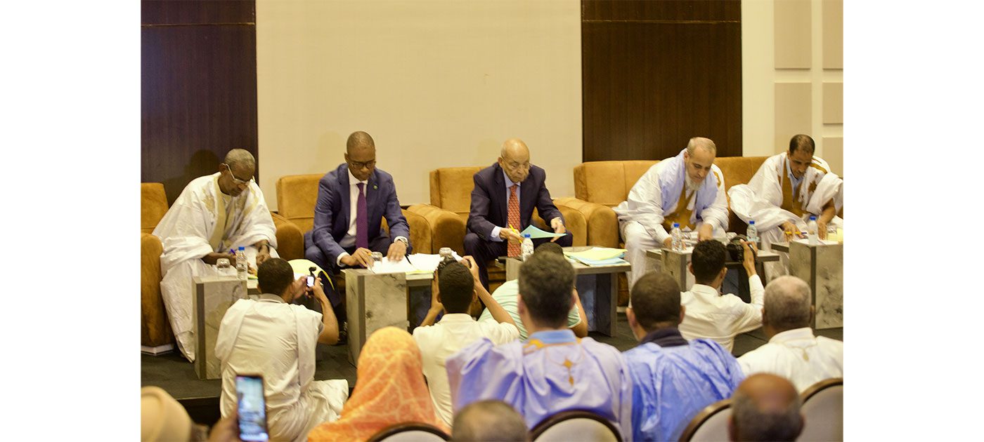 الأطراف السياسية المشاركة .. التوقيع على الوثيقة المرجعية للحوار الوطني