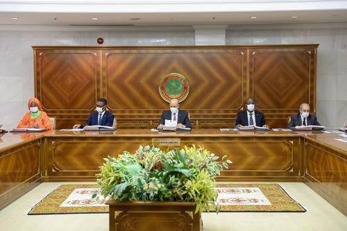 أنباء عن انعقاد مجلس الوزراء اليوم بسبب سفر الرئيس