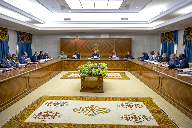 الوزاري يصادق على مشروع قانون لتنظيم التنقيب الأهلي عن الذهب