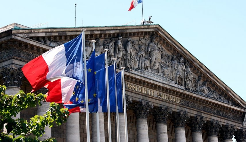 فرنسا تستدعي سفيرها في مالي