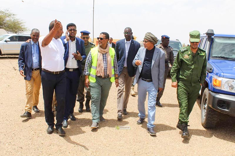 وزير التجهيز والنقل يعاين محاور طرقية في الحوض الشرقي