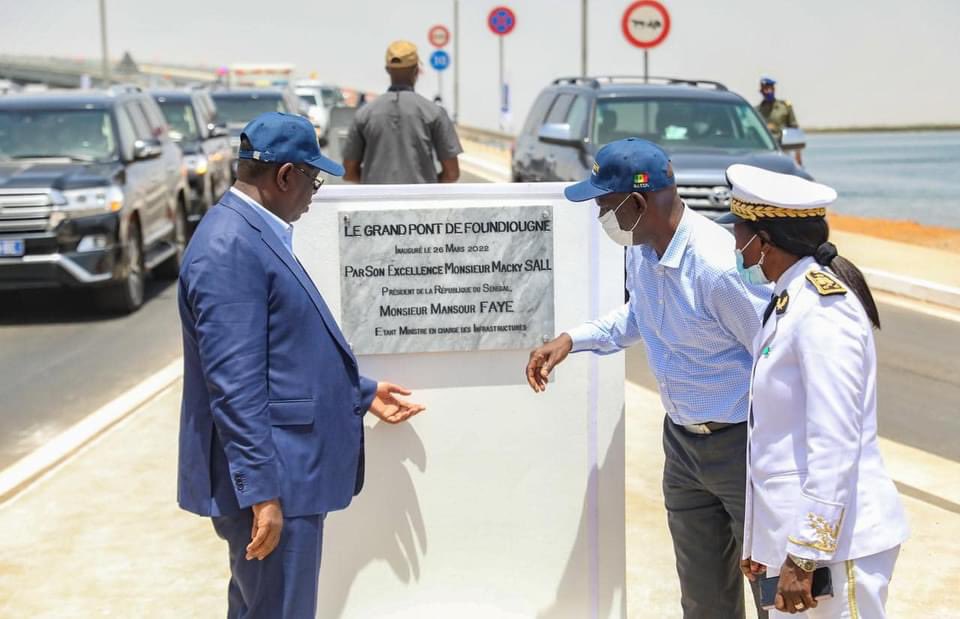 الرئيس السنغالي يدشن جسر "مانديلا" بمدينة فونديون