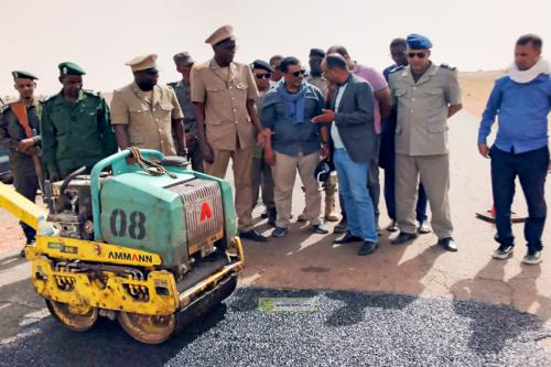 وزير التجهيز يعاين الاضرار الناجمة عن الأمطار على طريق أطار -تجكجة