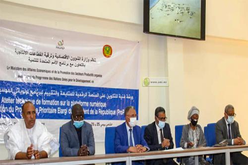 ازويرات: الوالي يشرف على ورشة تكوينية لاستخدام المنصة الرقمية 