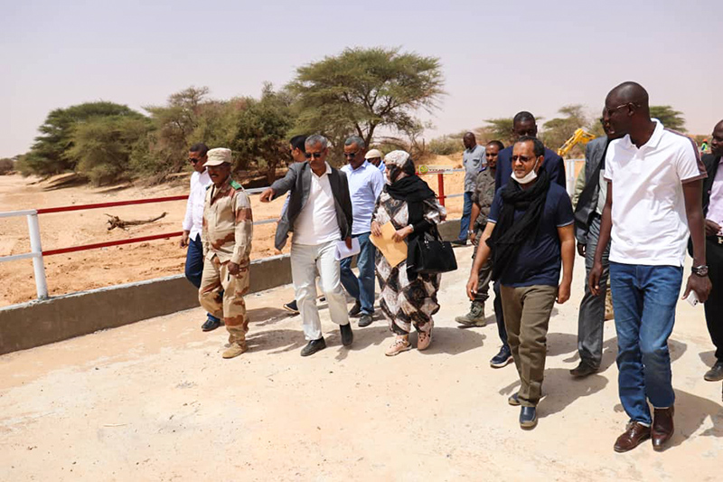 وزير التجهيز يتفقد منشئات طرقية وأعمال صيانة مقاطع على طرق بالحوضين