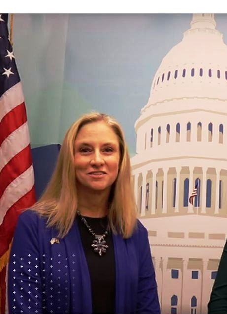 السفيرة الأمريكية بنواكشوط تعبر عن شغفها بالثقافة العربية 