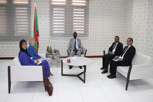 وزير الاقتصاد يبحث أوجه التعاون مع السفيرة الأسترالية بنواكشوط