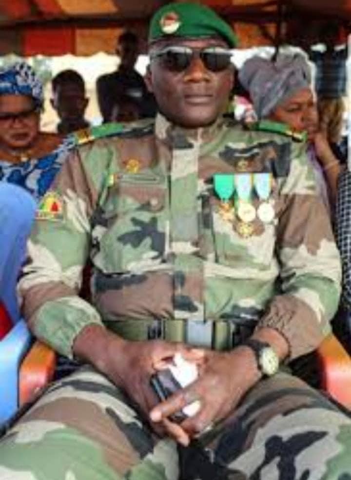 والي منطقة خاي المالية يقدم واجب العزاء في القتلى الموريتانيين بمالي