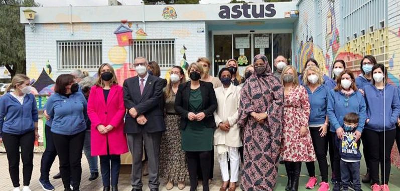 السيدة الأولى تطلع على تجربة إحدى جمعيات المعوقين بقرطاج