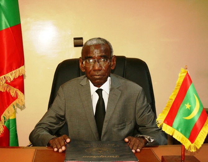 وزير الوظيفة العمومية يبدأ زيارة عمل للسنغال 