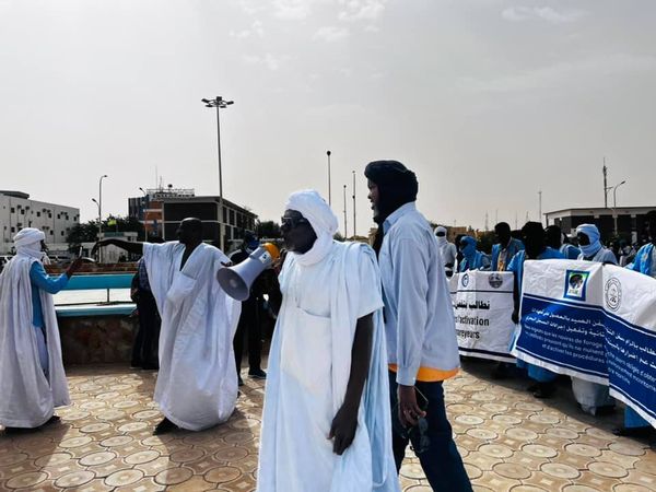 الصيادون التقليديون ينظمون وقفة احتجاجية أمام القصر الرئاسي