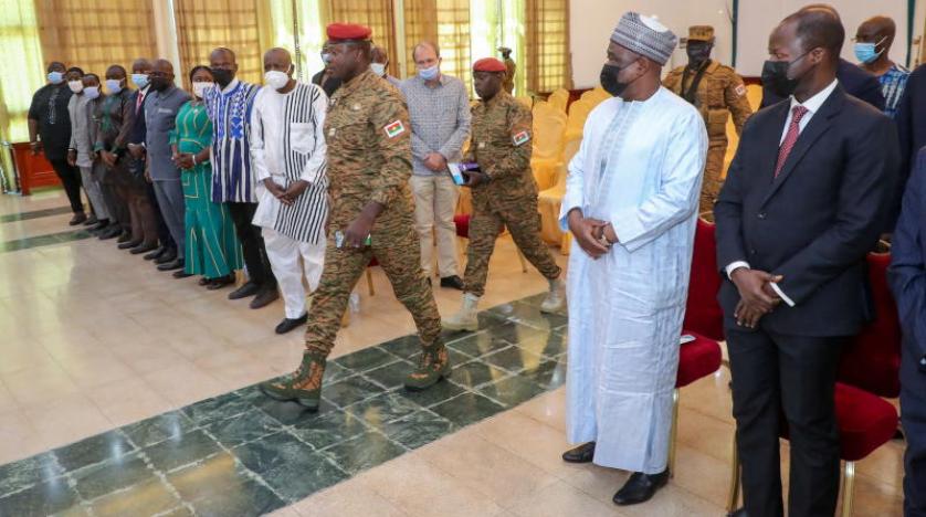 القائد العسكري لبوركينا فاسو العقيد بول - هنري سانداوغو في واغادوغو (أ.ف.ب)