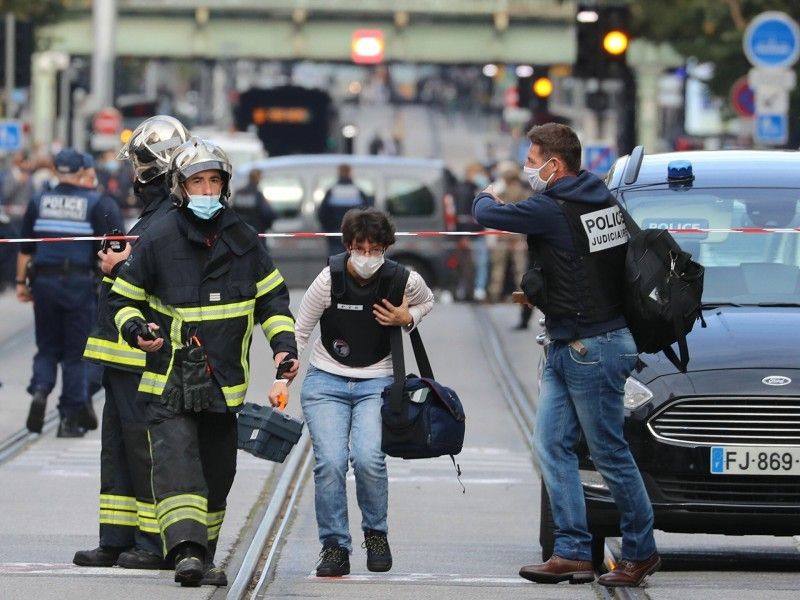 طعن 4 طلاب فرنسيين.. واعتقال المهاجم