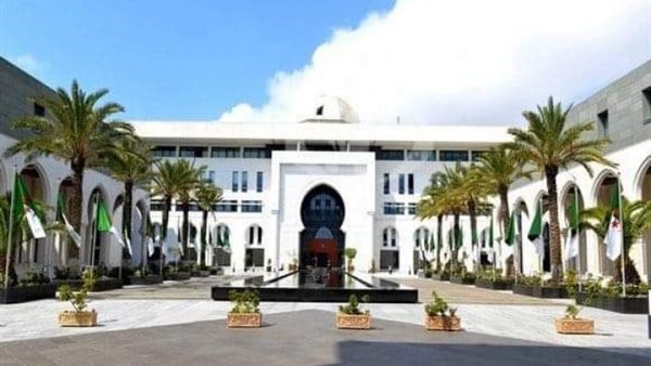 الجزائر تستدعي سفيرها لدى إسبانيا بسبب موقفها من ملف الصحراء