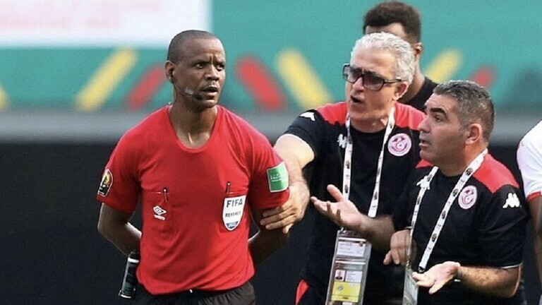 الحكم الزامبي سيكازوي يتحدث عن "فضيحة" مباراة تونس ومالي