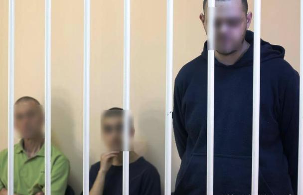 الحكم بإعدام طالب مغربي وابريطانيين بتهمة القتال إلى جانب الجيش الأوكراني