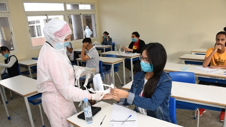 المغرب يلغي الاقتطاع من أجور الموظفين غير الملقحين